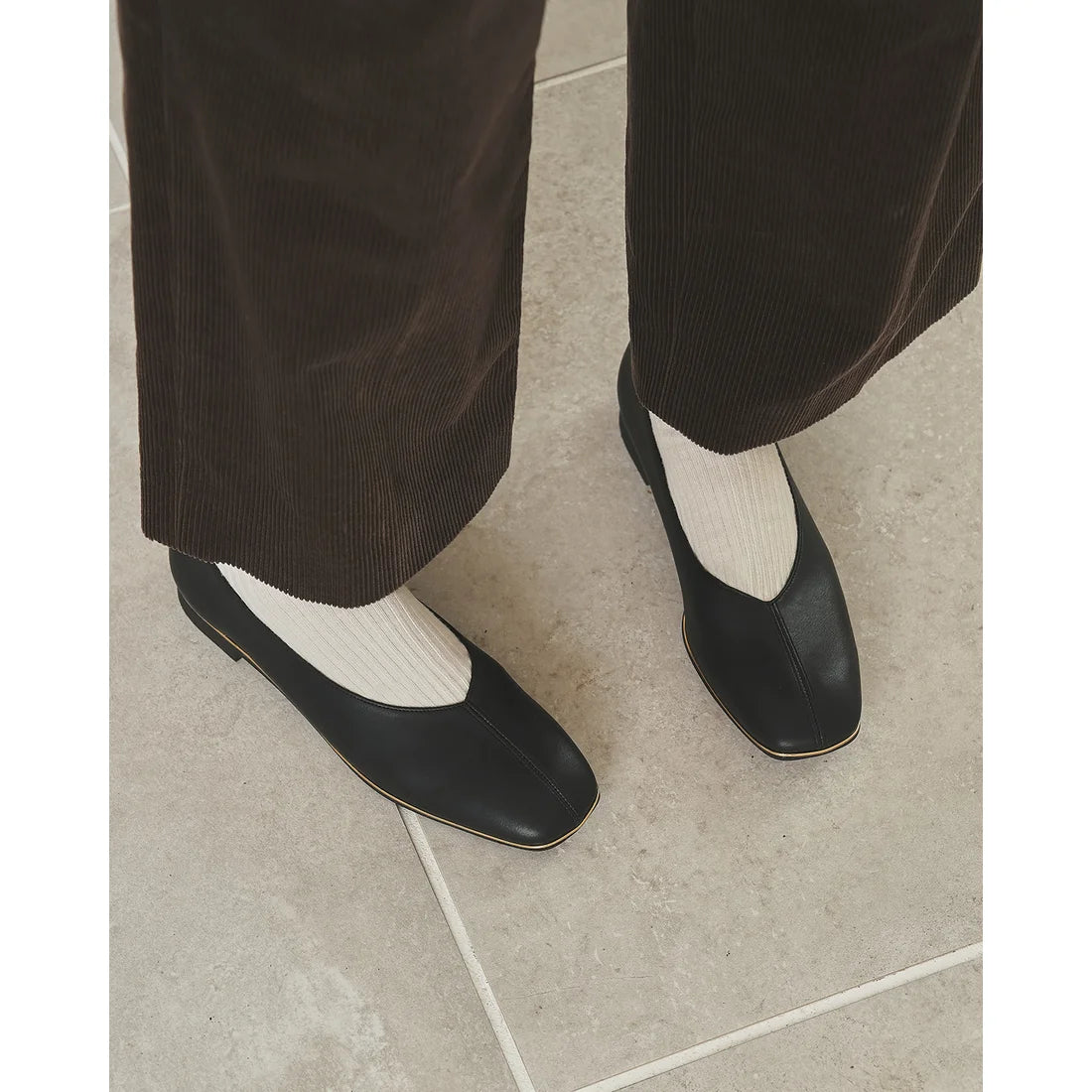 【新品預訂】日本製Emma Francis   V形中心接縫金線平底鞋（黑色光滑）(03aa-P 101) BLK