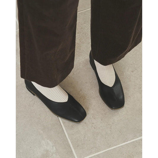 【新品預訂】日本製Emma Francis   V形中心接縫金線平底鞋（黑色光滑）(03aa-P 101) BLK