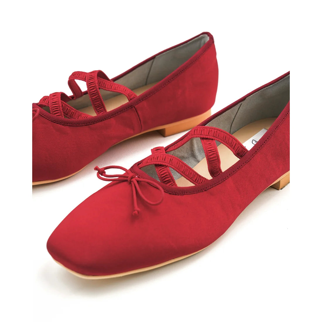 【新品預訂】日本製Emma Francis 交叉橡筋帶方頭平底芭蕾舞鞋（紅色緞面）(03ac-ST 135)