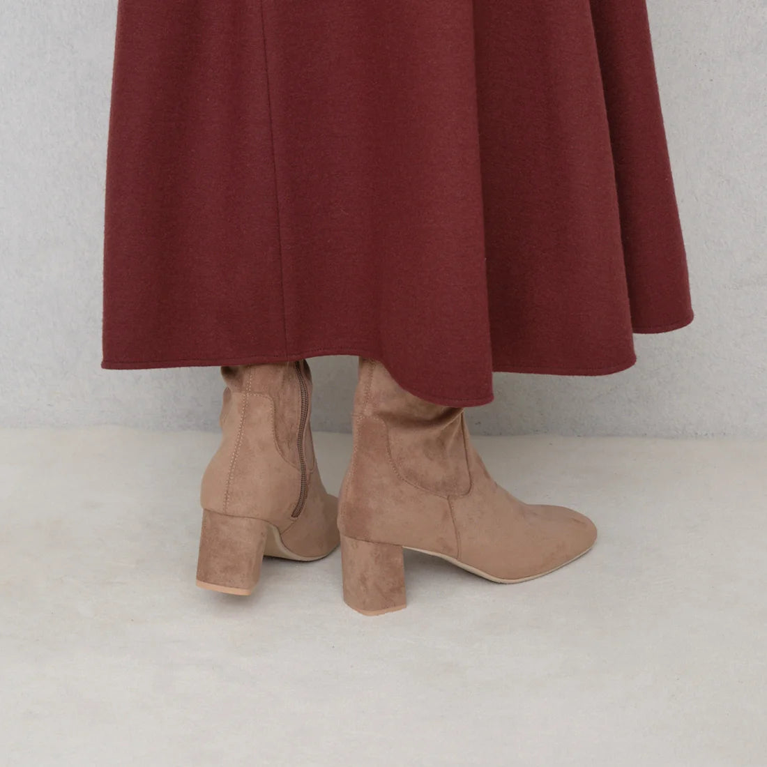 【新品預訂】Launa lea 方頭彈性長靴 (S140)（灰啡色S/ Griege S)