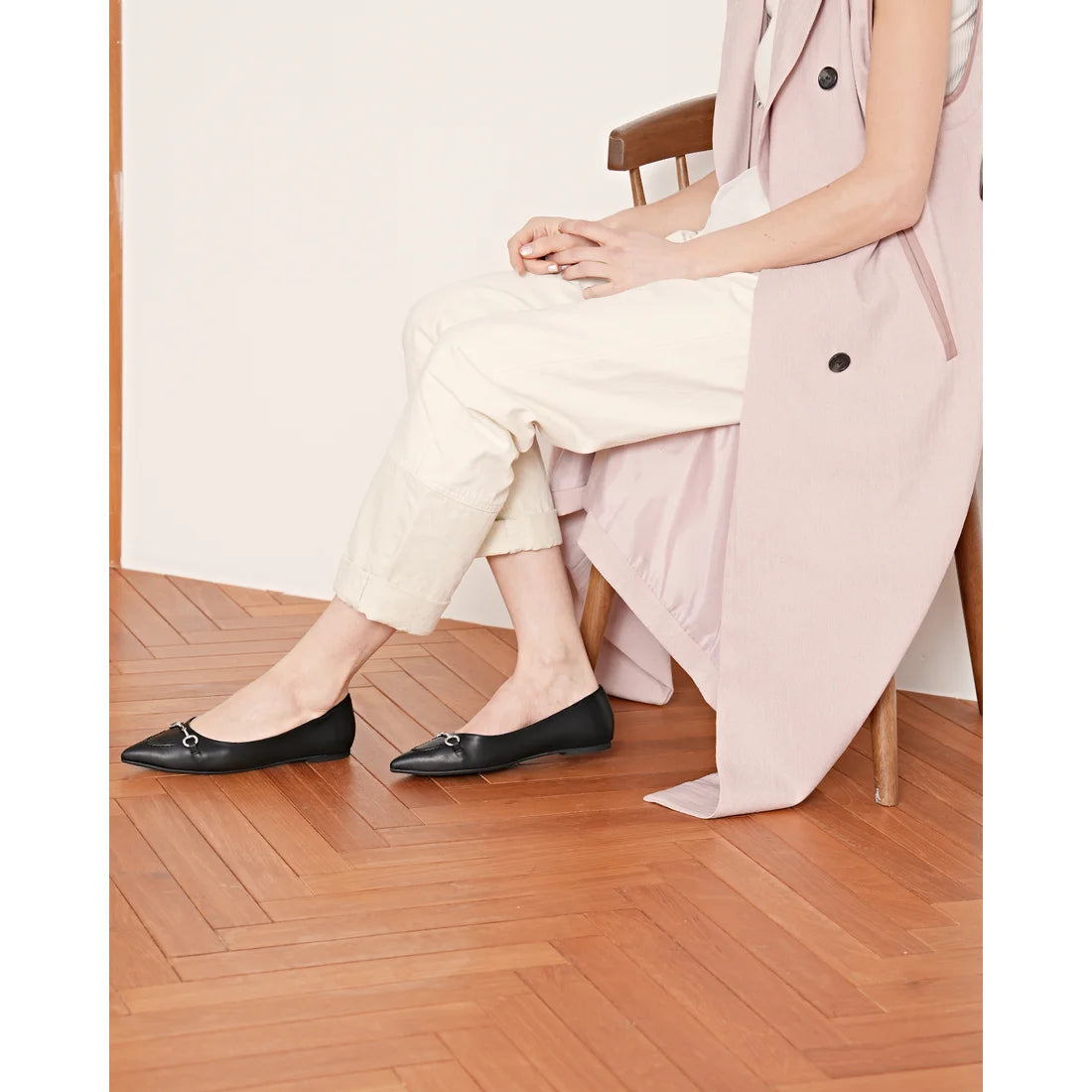 日本製 Emma Francis 金屬搭扣尖頭平底鞋 (黑色光面) 07b-P 101 BLK