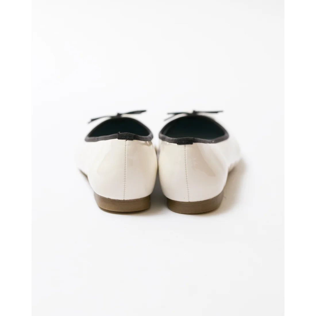 日本製 Emma Francis 圓頭平底芭蕾舞晴雨鞋 (02a-E 158) (White Enamel)（ホワイト エナメル）