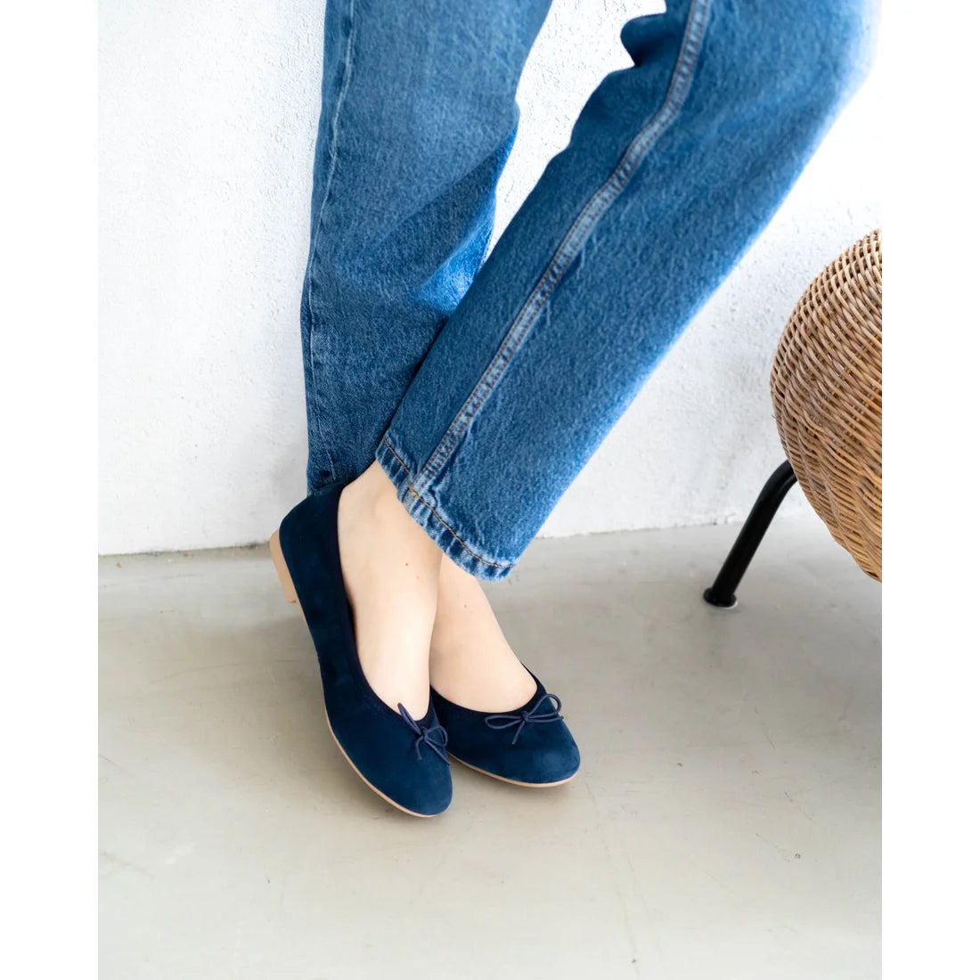 日本製【珍珠色調防水】Emma Francis圓頭平底芭蕾舞鞋(02b-L S117)(Navy leather suede)（ネイビー レザースエード）
