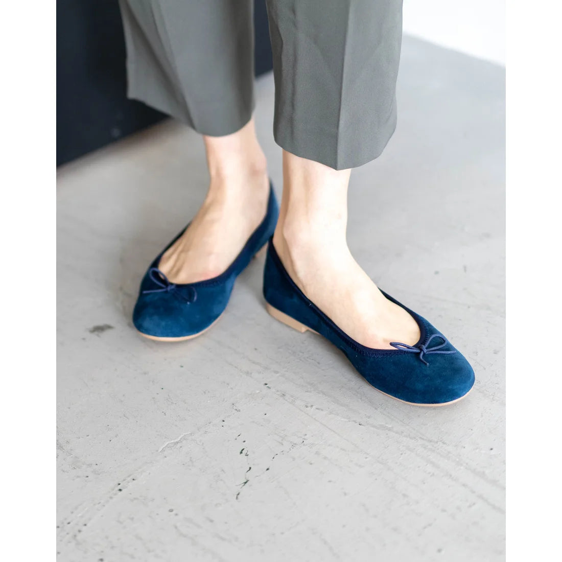日本製【珍珠色調防水】Emma Francis圓頭平底芭蕾舞鞋(02b-L S117)(Navy leather suede)（ネイビー レザースエード）