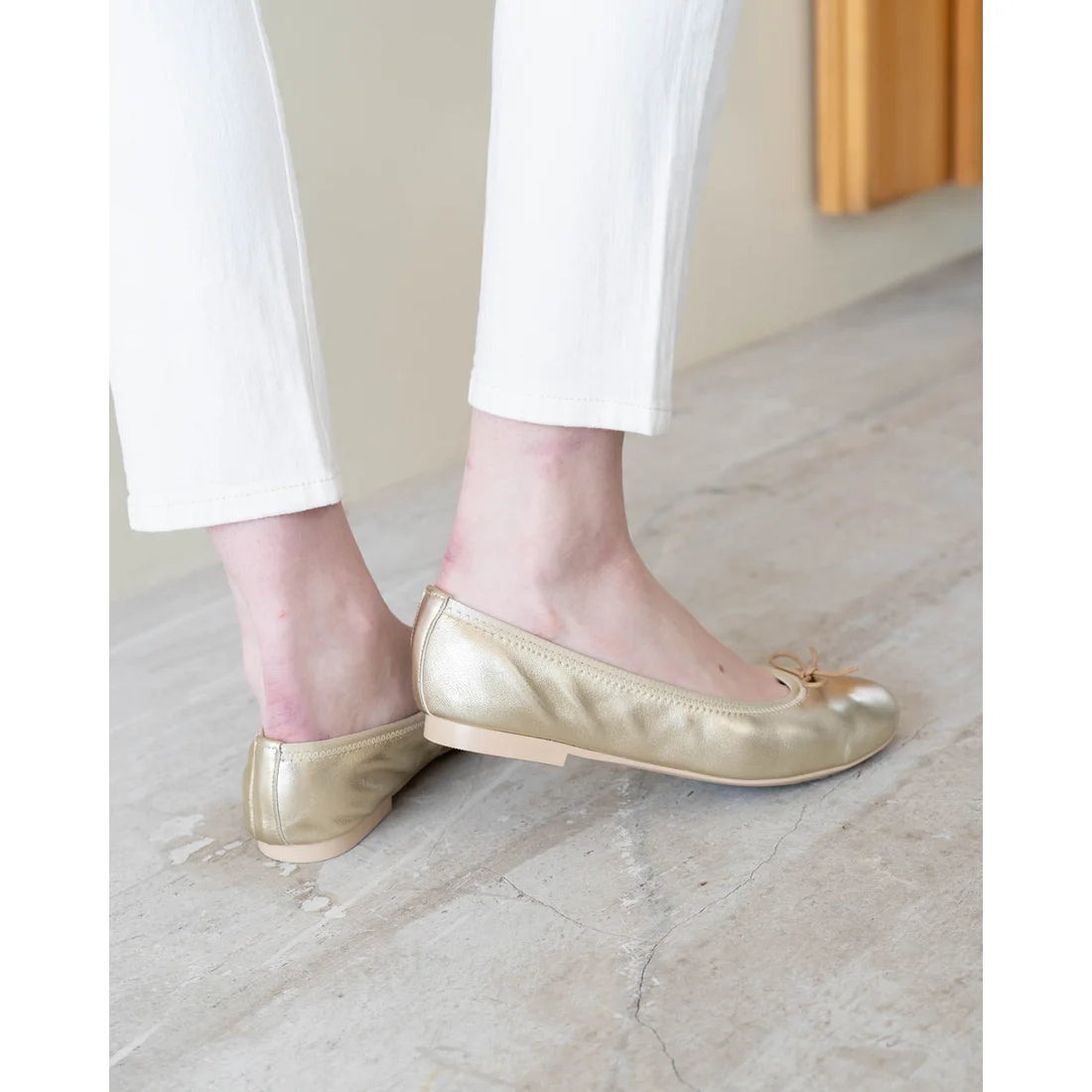日本製【珍珠色調防水】Emma Francis圓頭平底芭蕾舞鞋(02b-L M164)(Gold leather suede)（ゴールド レザースエード）