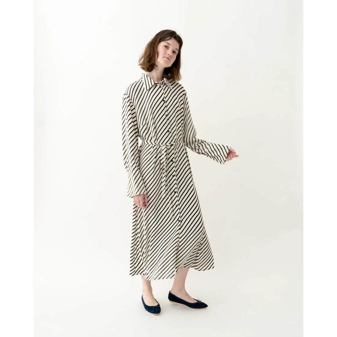 日本製【珍珠色調防水】Emma Francis尖頭平底芭蕾舞鞋(01b-L S117)(Navy leather suede)（ネイビー レザースエード）
