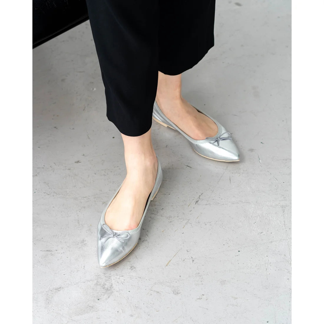 日本製【珍珠色調防水】Emma Francis尖頭平底芭蕾舞鞋 (01b-L M162) (Silver leather suede)（シルバー レザースエード）