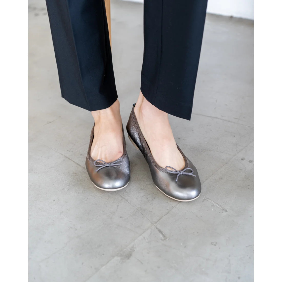 日本製【珍珠色調防水】Emma Francis圓頭平底芭蕾舞鞋( 02b-L M174 )(steel leather mylar)（スチール レザーマイラー）