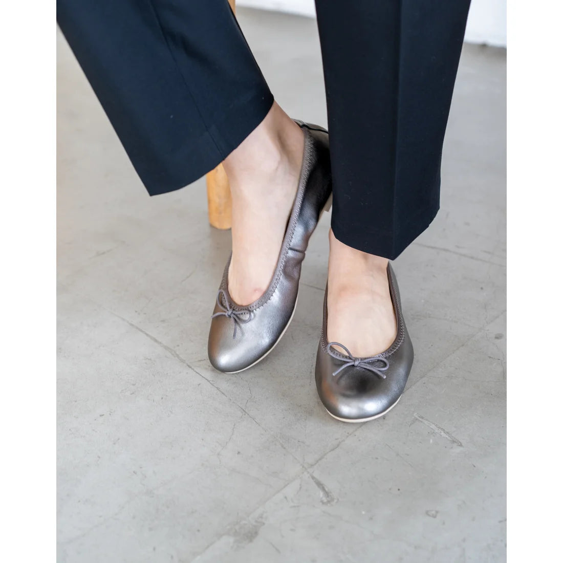 日本製【珍珠色調防水】Emma Francis圓頭平底芭蕾舞鞋( 02b-L M174 )(steel leather mylar)（スチール レザーマイラー）