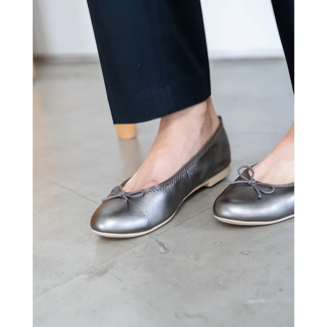 日本製【珍珠色調防水】Emma Francis圓頭平底芭蕾舞鞋( 02b-L M174 )(steel leather mylar)（スチール レザーマイラー）
