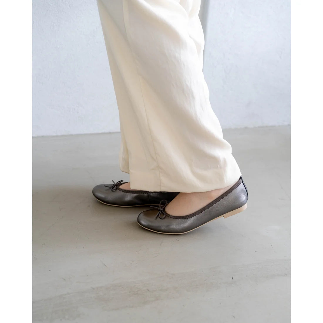 日本製【珍珠色調防水】Emma Francis圓頭平底芭蕾舞鞋( 02b-L M174 )(steel leather mylar)（スチール レザーマイラー）