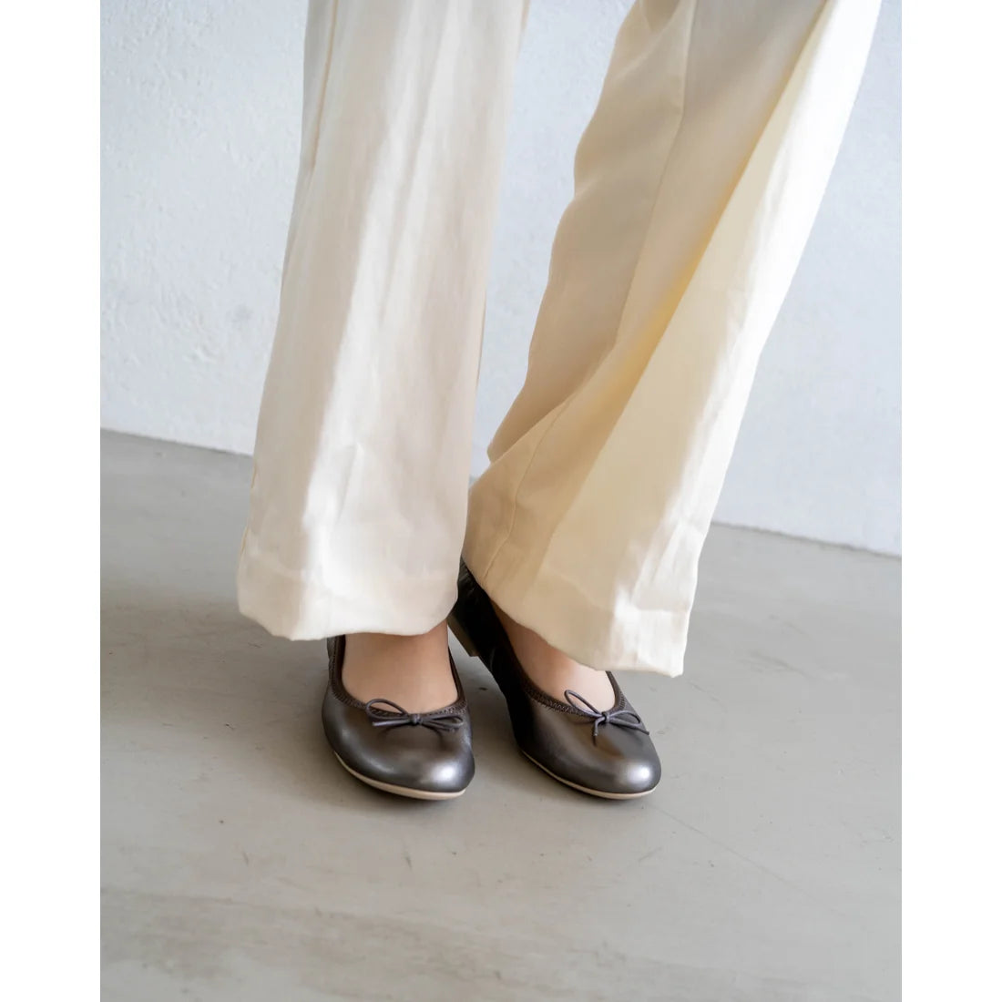 日本製【珍珠色調防水】Emma Francis圓頭平底芭蕾舞鞋( 02b-L M174 )(steel leather mylar)（スチール レザーマイラー）
