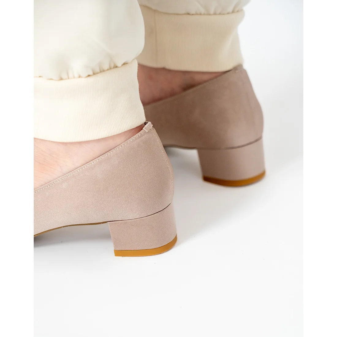 日本製 Emma Francis 尖頭3cm跟珠寶搭扣高跟鞋(3002b-ST 108)(Beige gray satin)（ベージュ サテン）
