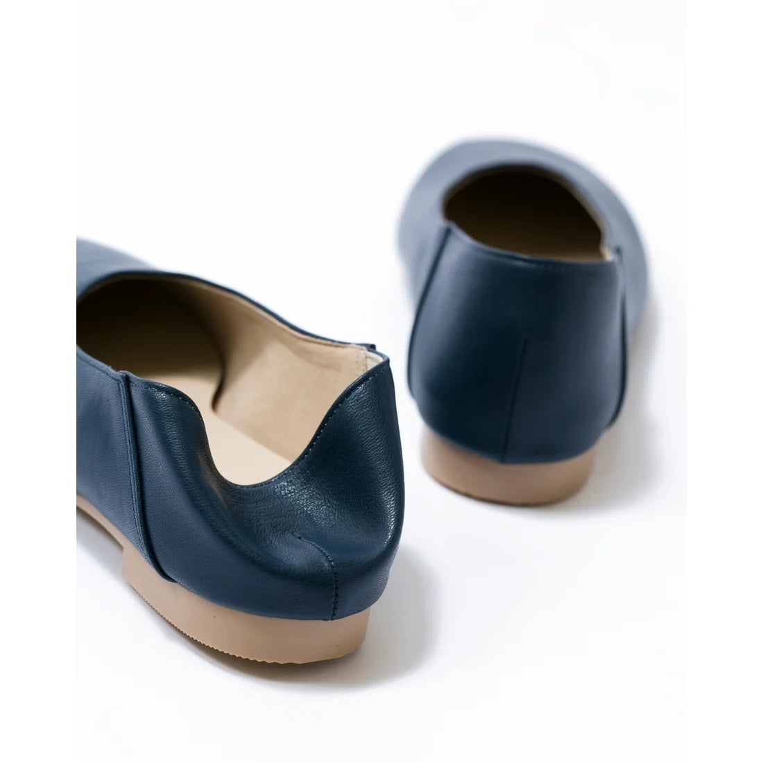 日本製 [蘋果皮][防水]Emma Francis 方頭U型平底鞋(03f-AP 117)(Navy apple leather)（ネイビー アップルレザー）