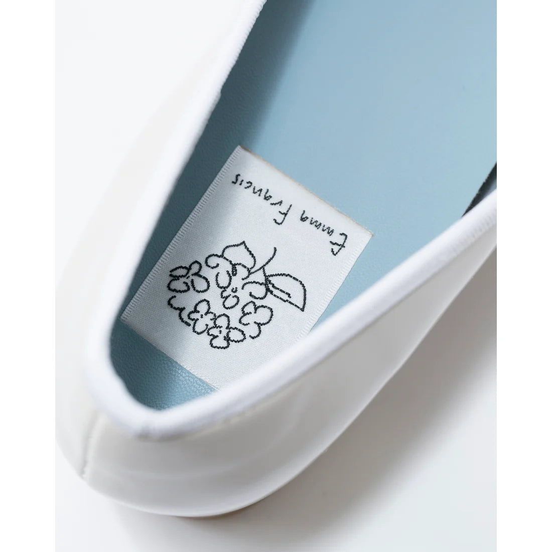 日本製【相容雨天】Emma Francis 尖頭3cm跟芭蕾舞鞋(3002a-E 159)(White enamel)（ホワイト エナメル）