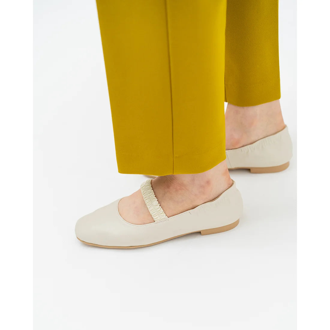 日本製預訂3星期【蘋果皮】【防水】Emma Francis 褶皺腰帶平底鞋 (03j-AP 177)(Ivory Apple Leather)（アイボリー アップルレザー）