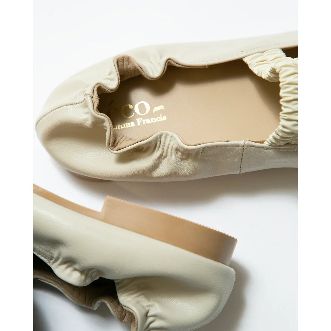 日本製預訂3星期【蘋果皮】【防水】Emma Francis 褶皺腰帶平底鞋 (03j-AP 177)(Ivory Apple Leather)（アイボリー アップルレザー）