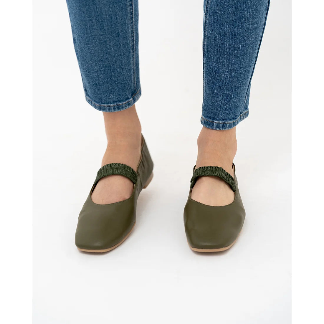 日本製【蘋果皮】【防水】Emma Francis 褶皺腰帶平底鞋 (03j-AP 147)(Khaki apple leather)（カーキ アップルレザー）