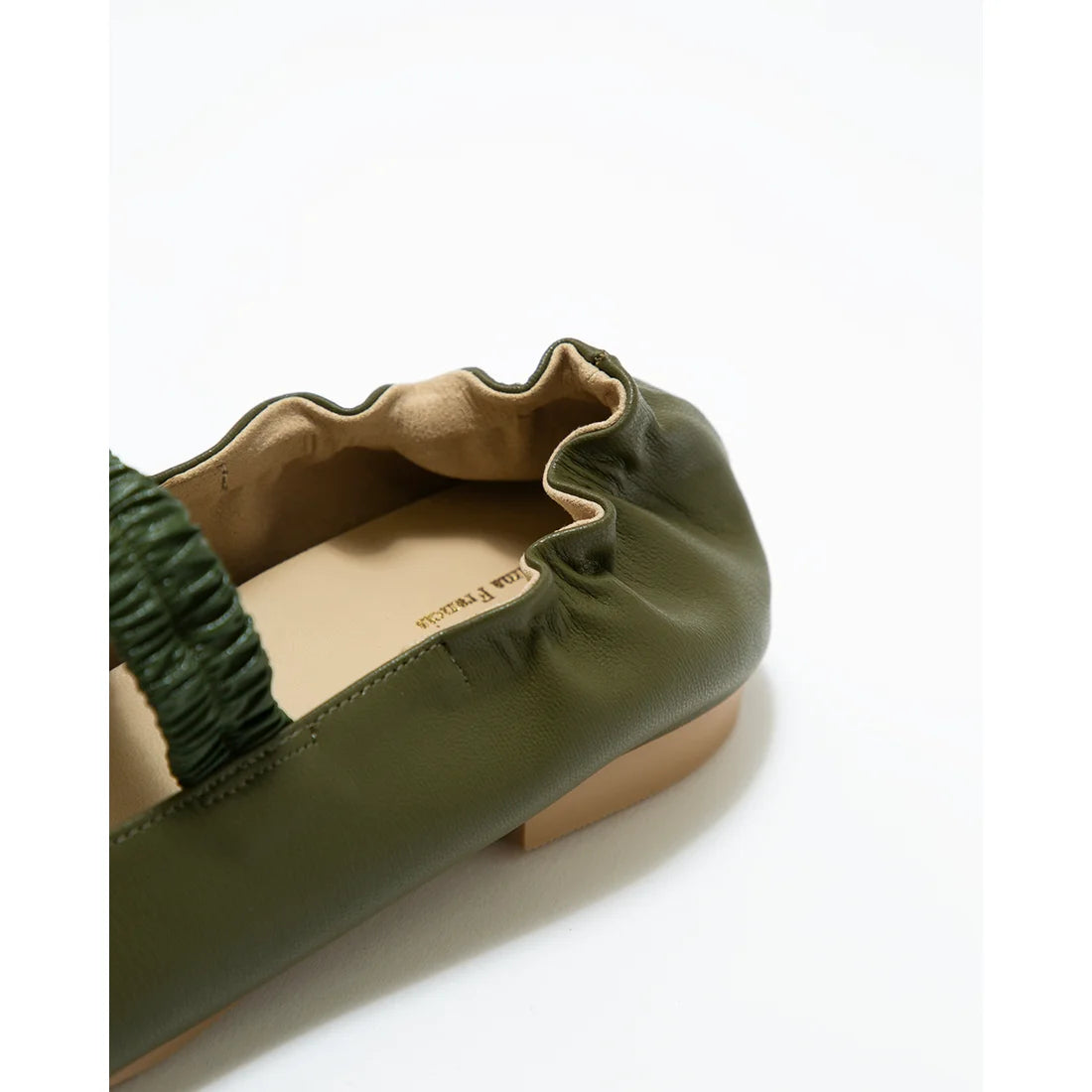 日本製【蘋果皮】【防水】Emma Francis 褶皺腰帶平底鞋 (03j-AP 147)(Khaki apple leather)（カーキ アップルレザー）