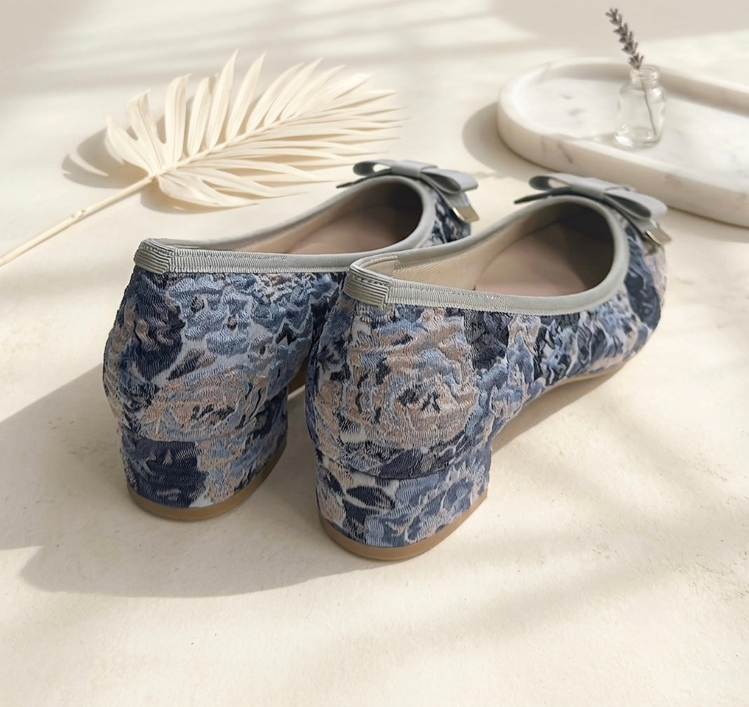 【香港限定】日本製 Launa lea 立體復古提花羅緞蝴蝶3.5cm粗跟鞋 (RH9603A)(淺藍色 / L Blue )