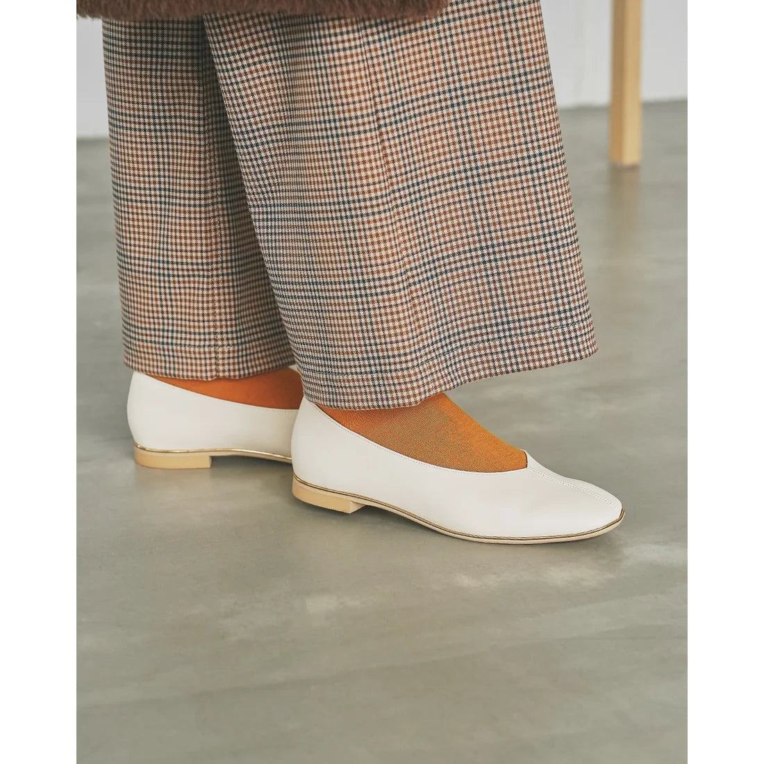 【新品預訂】日本製Emma Francis   V形中心接縫金線平底鞋（象牙色光滑）(03aa-P 177) IVO