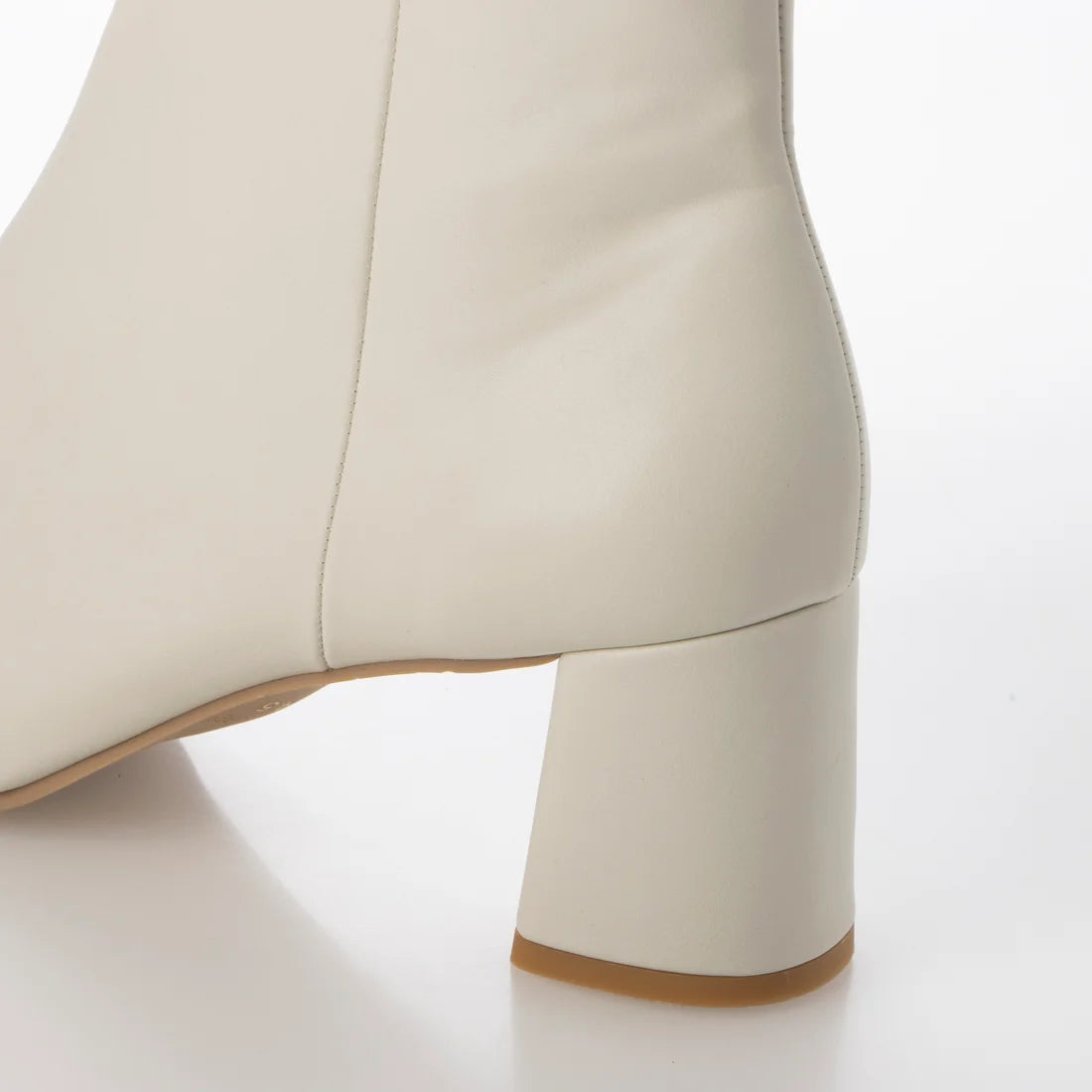 日本製[23AW]Launa lea方頭短靴(0542)(Ivory)（アイボリー）