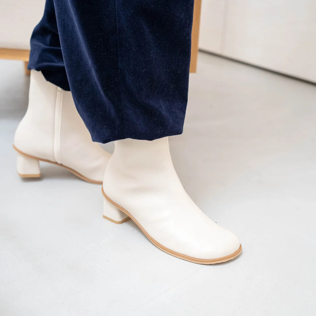日本製 Launa lea 斜趾短靴 (0550) (Ivory)
