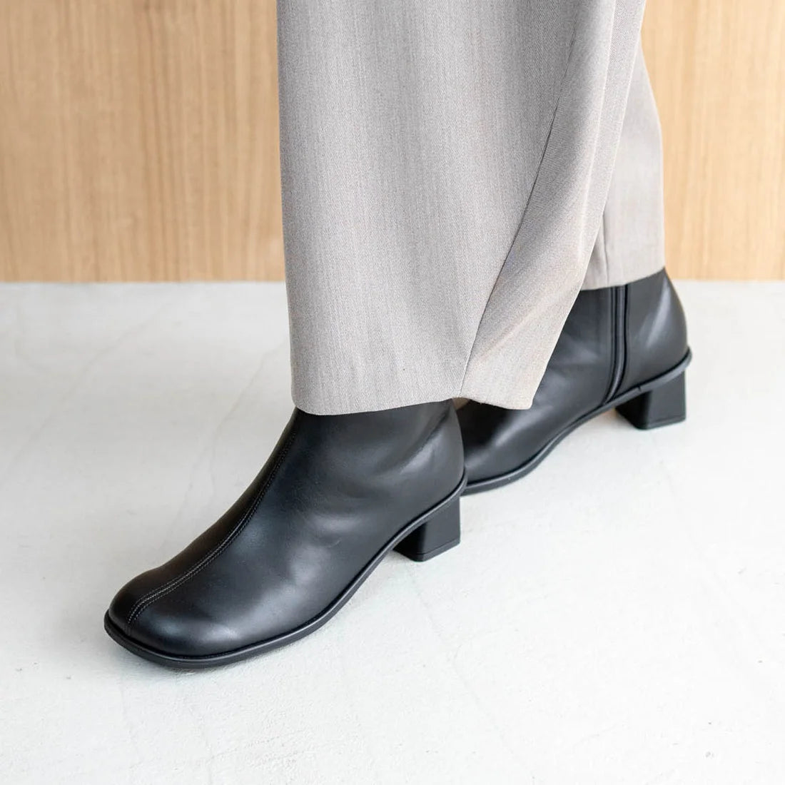 日本製 Launa lea 斜趾短靴 (0550) (Black)
