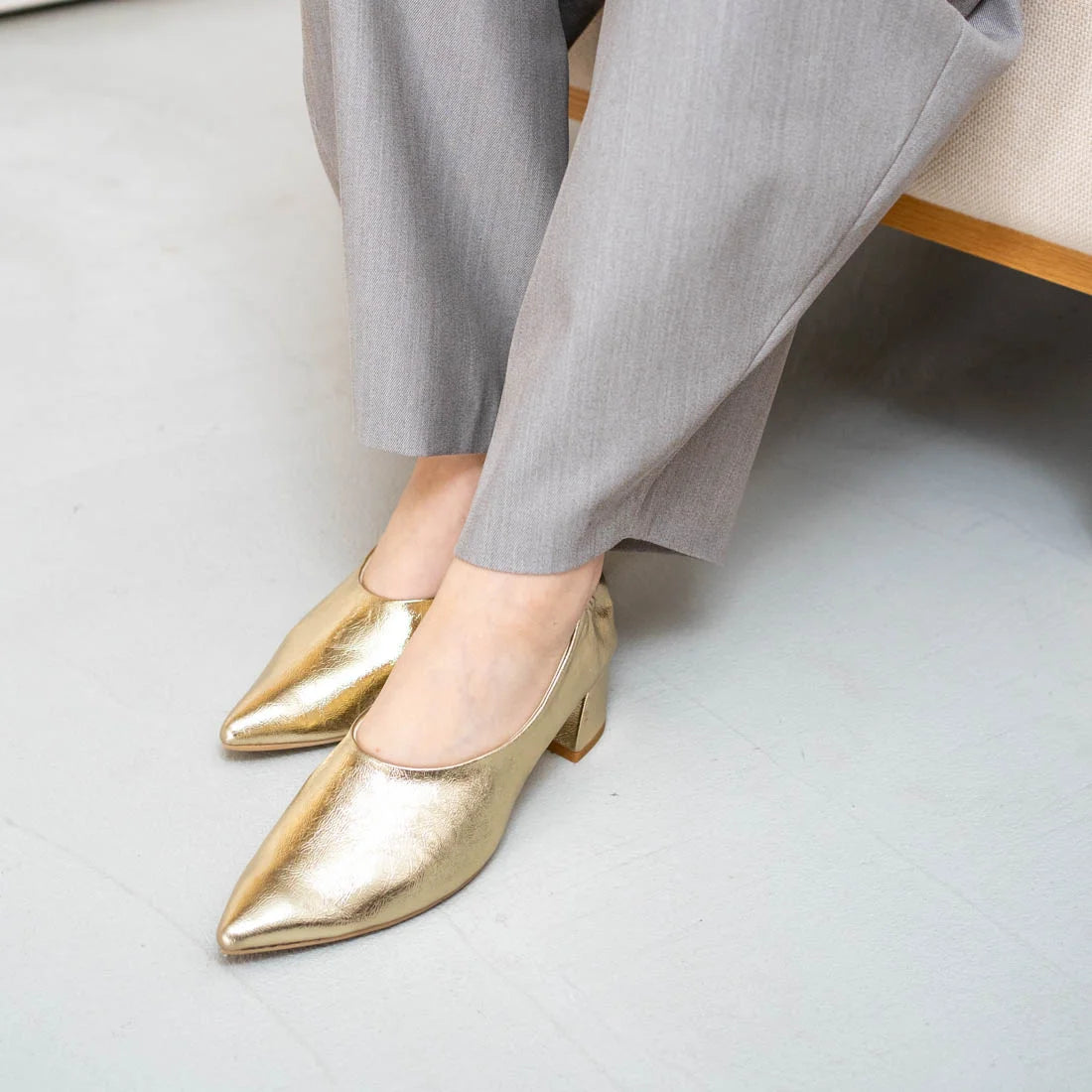 日本製[23AW] Launa lea 尖頭粗跟淺口鞋 (0540)（Ivory）