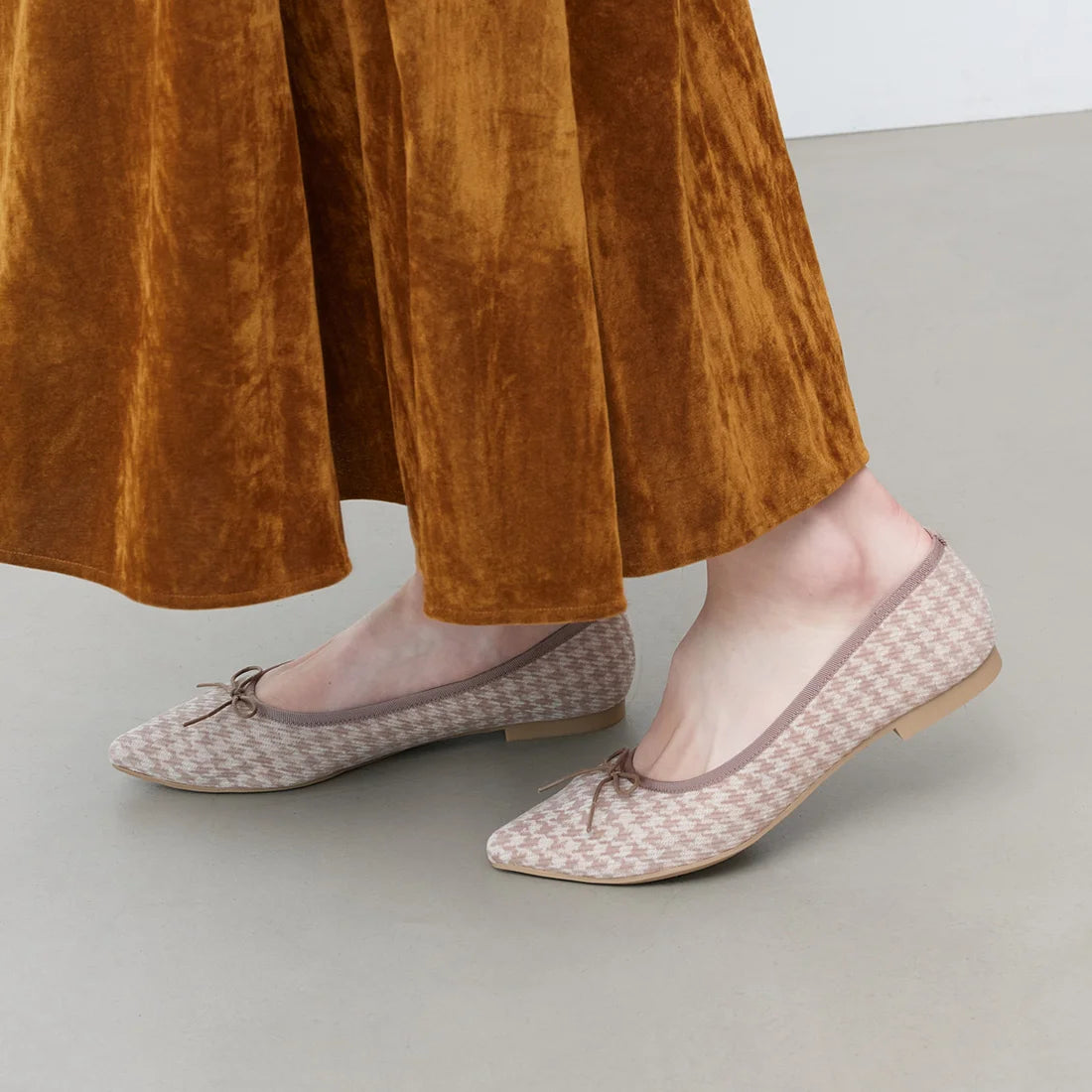 【新品】日本製 Launa lea 尖頭絨毛蝴蝶結芭蕾平底鞋 (B4613A) (千鳥杏色 Z/C / Beige Z/C) (副本)