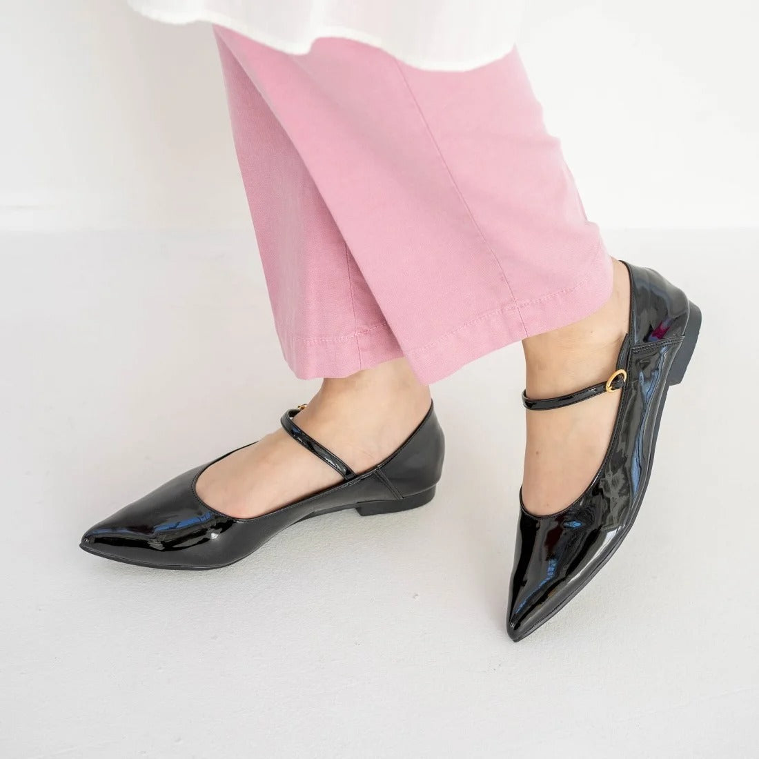日本製 Launa Lea 尖頭繫帶平底高跟鞋 (482) (Black E)